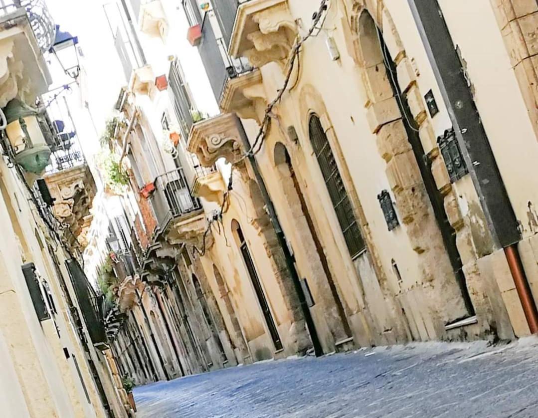 Casa Nagale- Una Suite Di Charme Nel Cuore Di Ortigia A 50 Mt Dal Mare Syracuse Exterior photo