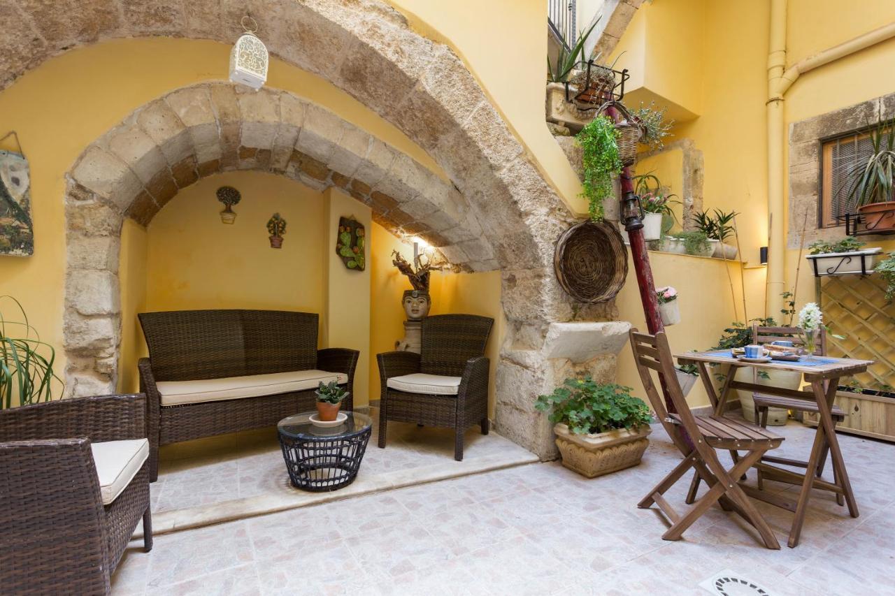 Casa Nagale- Una Suite Di Charme Nel Cuore Di Ortigia A 50 Mt Dal Mare Syracuse Exterior photo