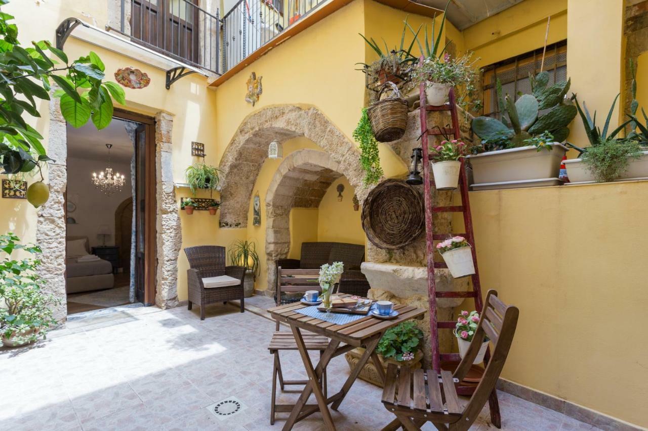 Casa Nagale- Una Suite Di Charme Nel Cuore Di Ortigia A 50 Mt Dal Mare Syracuse Exterior photo